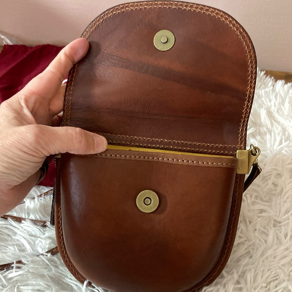 Italian Saddle Crossbody Handbag - Picture 14 of 16